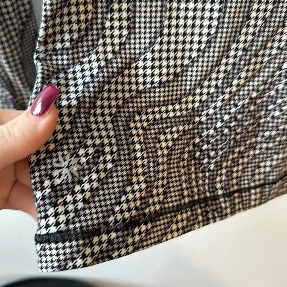 Athleta Girl XL black and white patterned turtle neck long sleeve